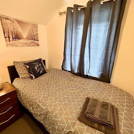 4 Bedroom Terrace House Wellingborough Εξωτερικό φωτογραφία