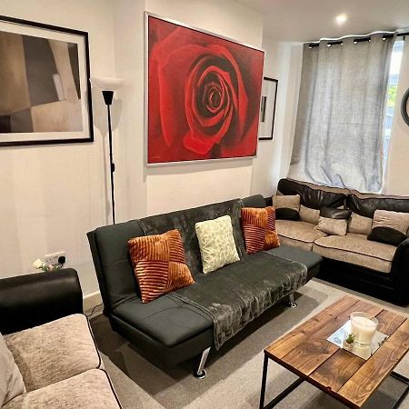 4 Bedroom Terrace House Wellingborough Εξωτερικό φωτογραφία