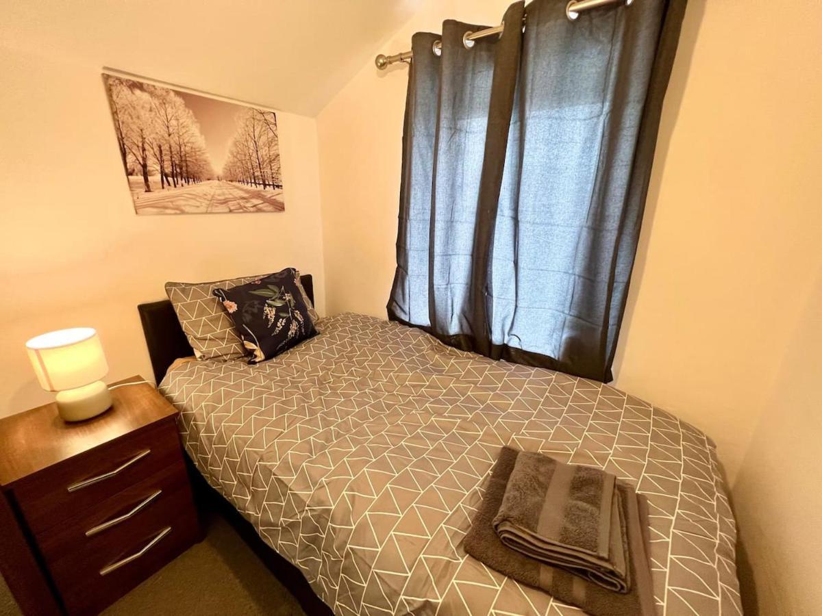 4 Bedroom Terrace House Wellingborough Εξωτερικό φωτογραφία