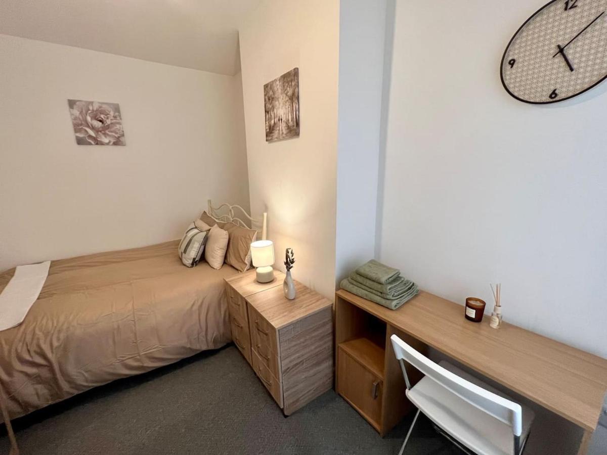 4 Bedroom Terrace House Wellingborough Εξωτερικό φωτογραφία