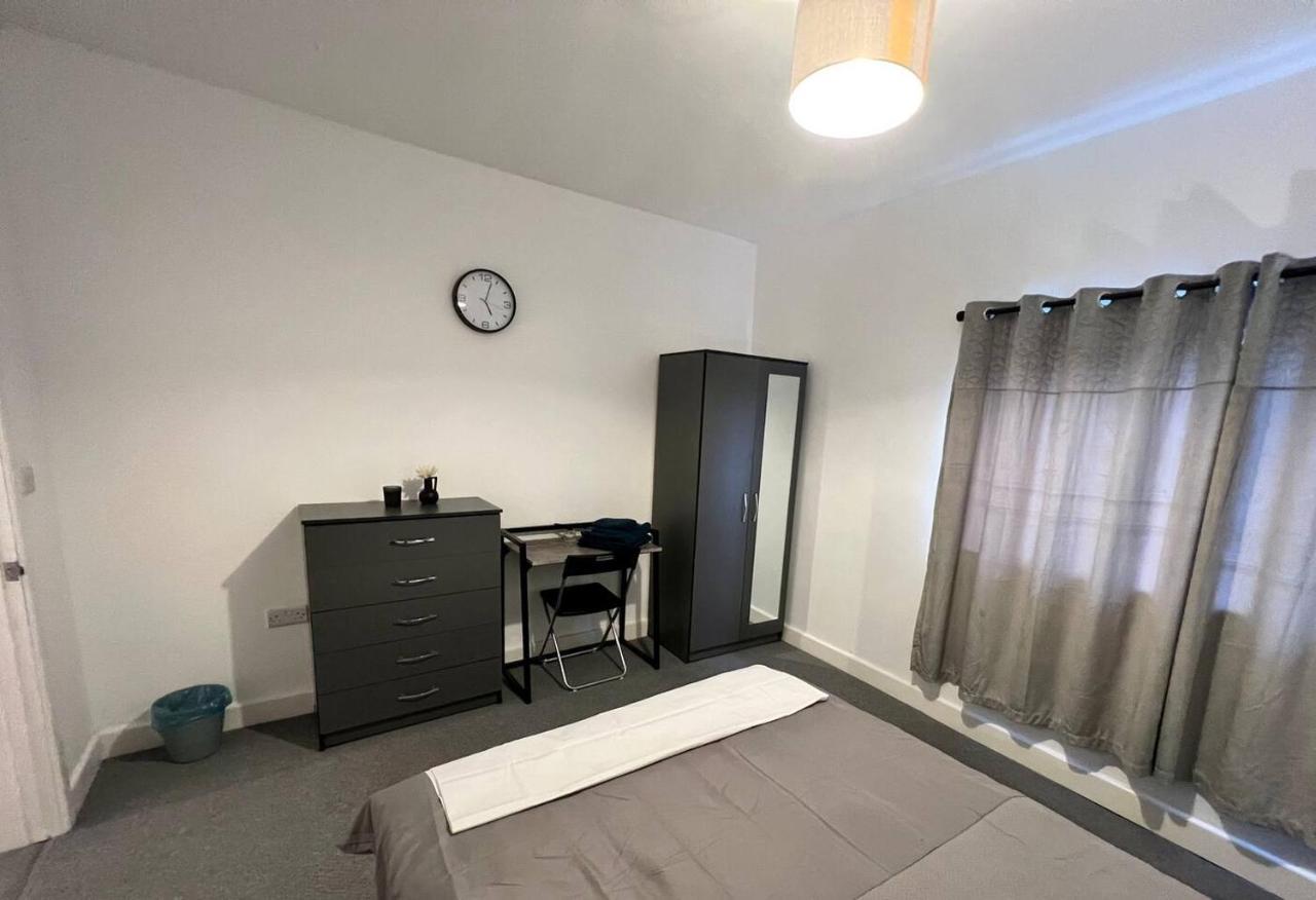4 Bedroom Terrace House Wellingborough Εξωτερικό φωτογραφία