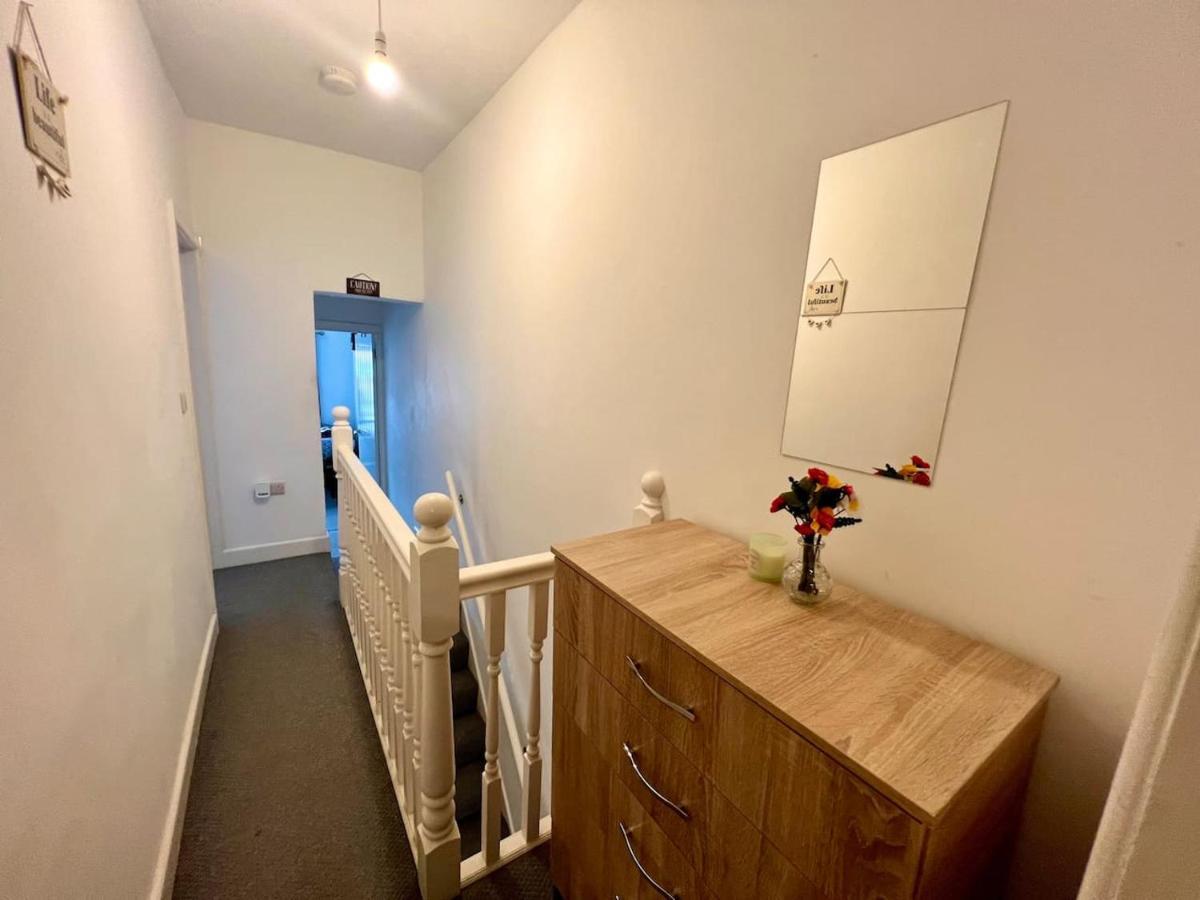 4 Bedroom Terrace House Wellingborough Εξωτερικό φωτογραφία