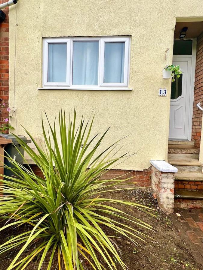 4 Bedroom Terrace House Wellingborough Εξωτερικό φωτογραφία