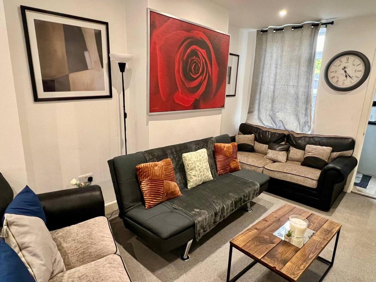 4 Bedroom Terrace House Wellingborough Εξωτερικό φωτογραφία
