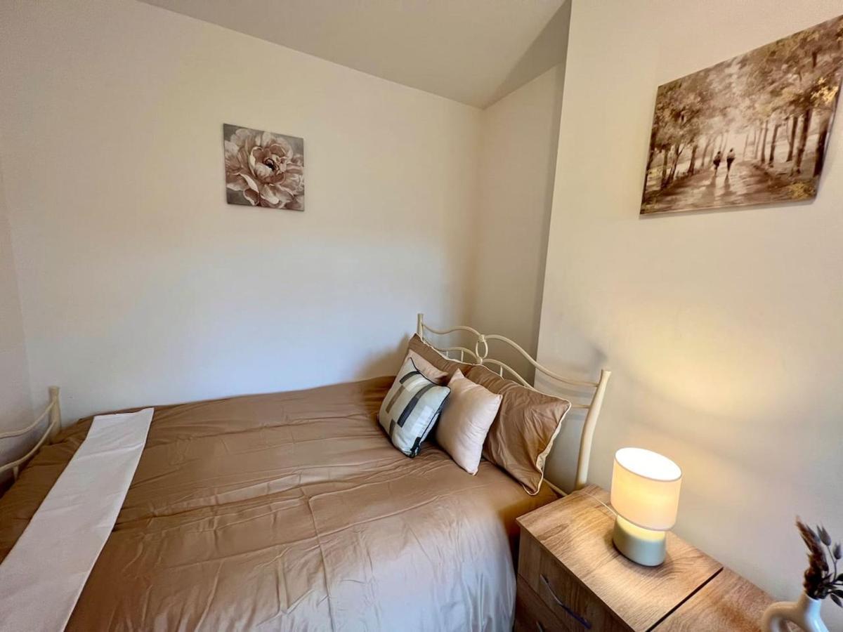 4 Bedroom Terrace House Wellingborough Εξωτερικό φωτογραφία
