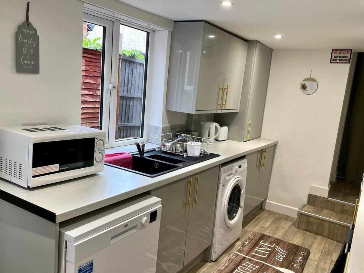 4 Bedroom Terrace House Wellingborough Εξωτερικό φωτογραφία